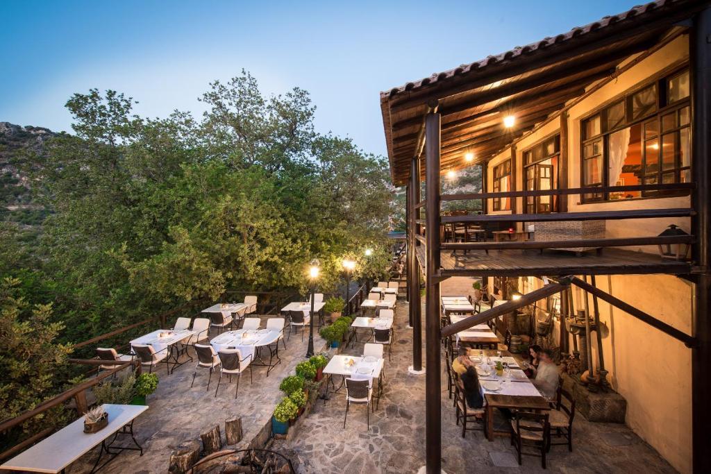Enagron Ecotourism Village מלון דירות 3*