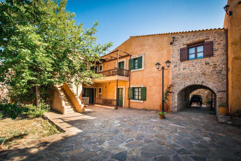 Enagron Ecotourism Village מלון דירות