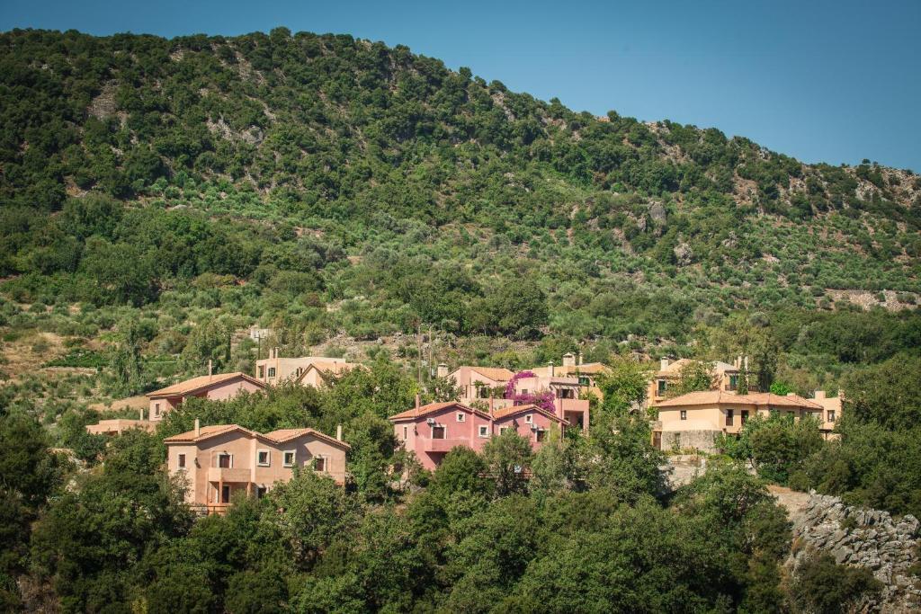 מלון דירות Enagron Ecotourism Village אצ'וס