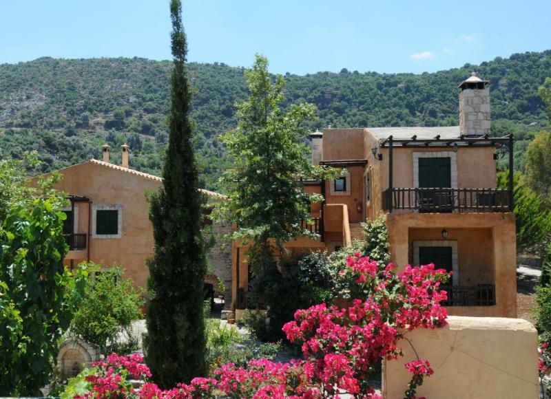 Enagron Ecotourism Village מלון דירות