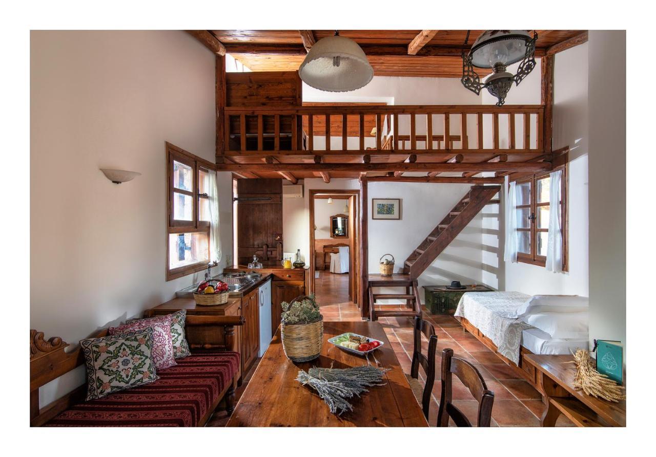 מלון דירות Enagron Ecotourism Village אצ'וס